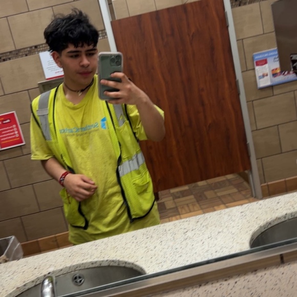 Meet your Posher, Chris - Picture 1 of 1